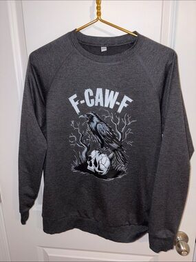 Source Unknown Dark Gray Crewneck Sweatshirt with Raven Skull Graphic
